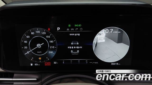 Kia Carnival 2023 — ფოტო 13/33