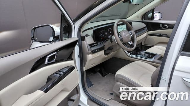 Kia Carnival 2023 — ფოტო 32/33