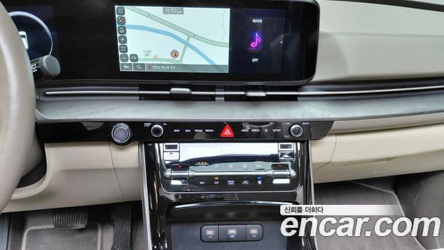 Kia Carnival 2023 — ფოტო 21/33