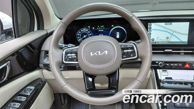 Kia Carnival 2023 — ფოტო 28/33