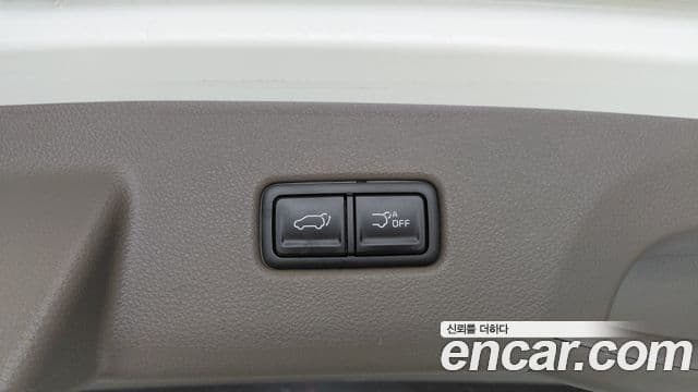 Kia Carnival 2023 — ფოტო 17/33