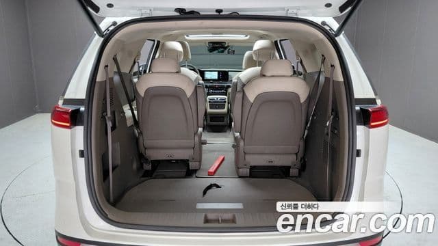 Kia Carnival 2023 — ფოტო 33/33