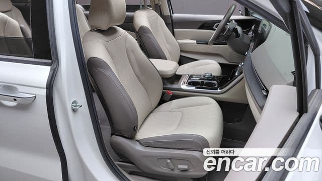 Kia Carnival 2023 — ფოტო 2/33