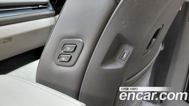 Kia Carnival 2023 — ფოტო 24/33