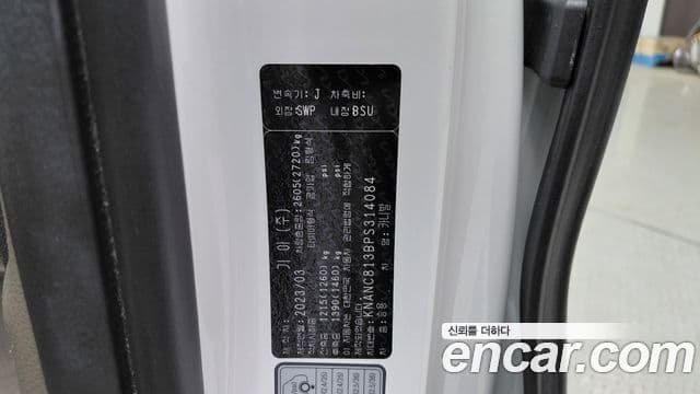 Kia Carnival 2023 — ფოტო 26/33