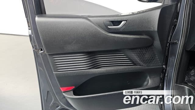 Hyundai Staria 2022 — Photo 9/34