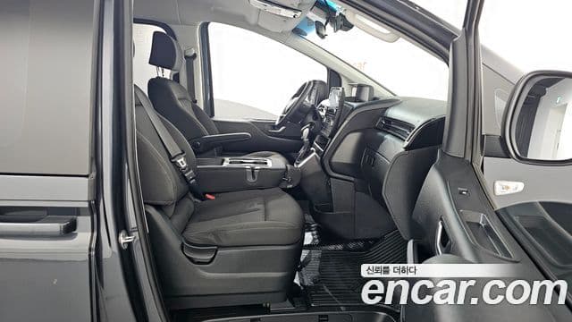 Hyundai Staria 2022 — Photo 27/34