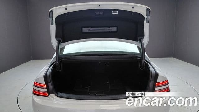 Genesis Electrified G80 2022 — Şəkil 19/20