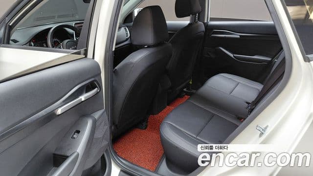 Kia Seltos 2022 — Şəkil 12/20