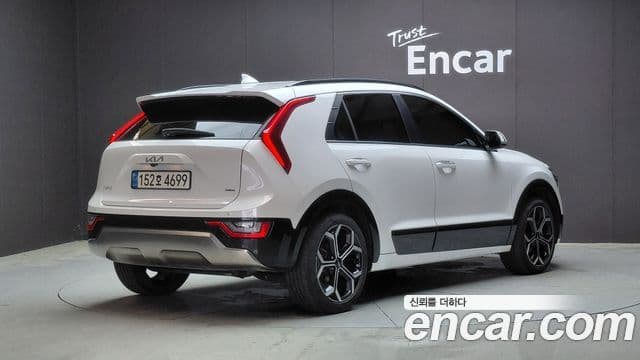 Kia Niro 2022 — Фото 2/20