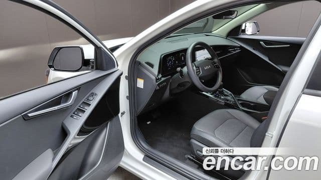Kia Niro 2022 — Фото 10/20