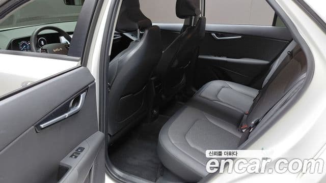 Kia Niro 2022 — Фото 11/20