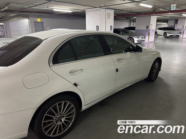 Mercedes-Benz E-Class 2021 — ფოტო 2/12