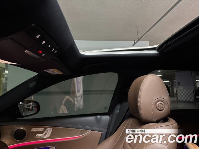 Mercedes-Benz E-Class 2021 — ფოტო 11/12