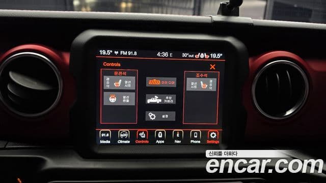 Jeep Gladiator 2021 — ფოტო 17/20