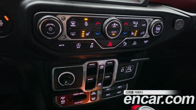 Jeep Gladiator 2021 — ფოტო 18/20