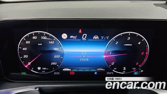 Mercedes-Benz GLB-Class 2024 — фото 8 из 20