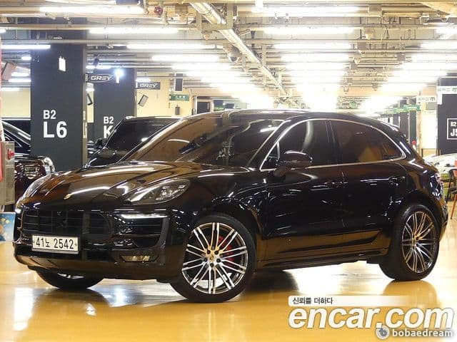 Porsche Macan 2018 — ფოტო 9/20