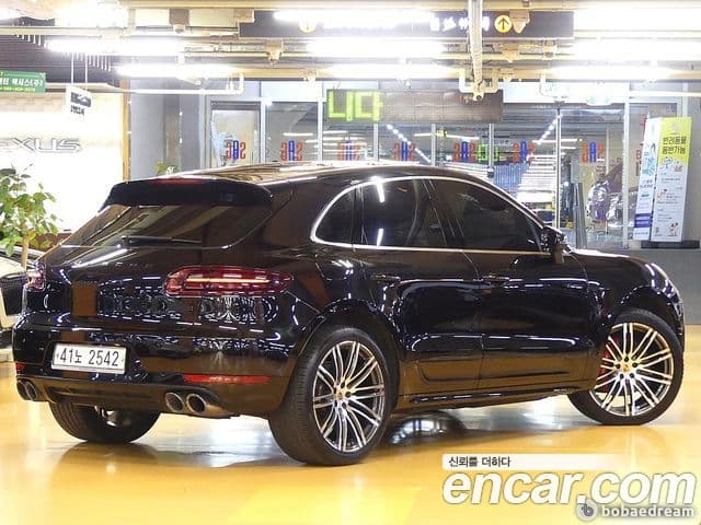 Porsche Macan 2018 — ფოტო 3/20