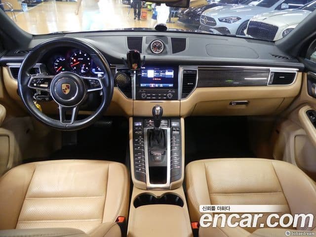 Porsche Macan 2018 — ფოტო 10/20