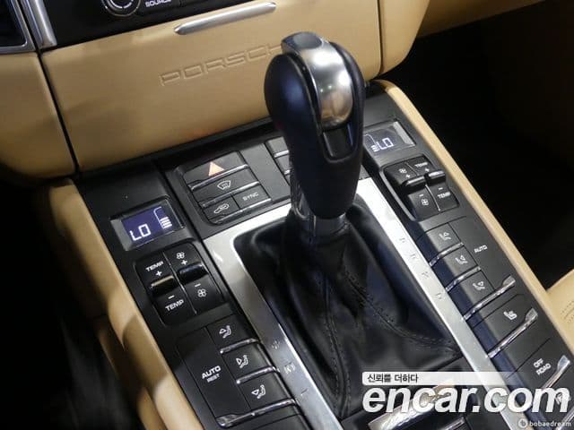 Porsche Macan 2018 — ფოტო 7/20