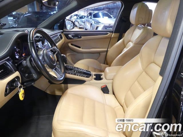 Porsche Macan 2018 — ფოტო 8/20