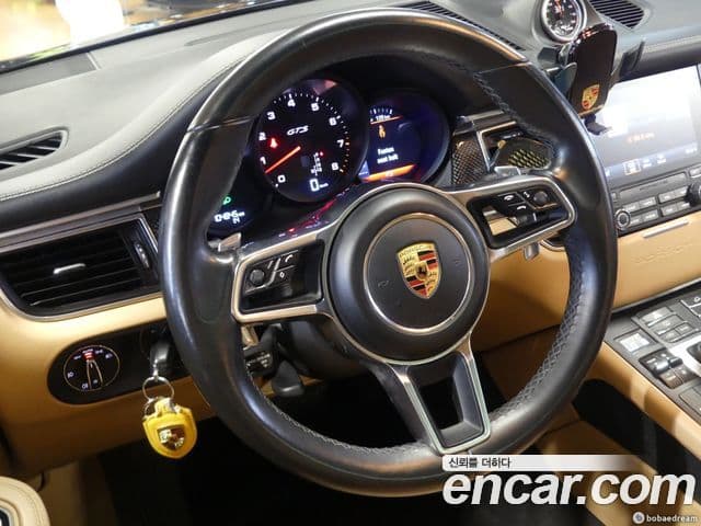Porsche Macan 2018 — ფოტო 13/20