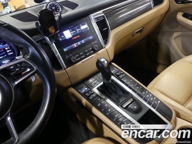 Porsche Macan 2018 — ფოტო 16/20