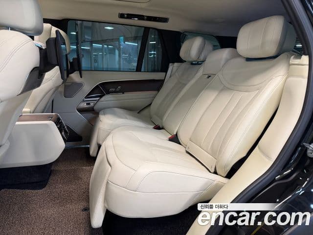Land Rover Range Rover 2023 — фото 13 из 20