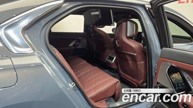 BMW 7 Series 2023 — Фото 11/20
