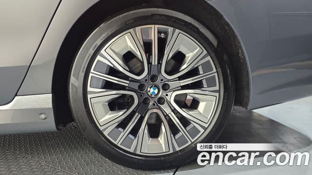 BMW 7 Series 2023 — Photo 31/35
