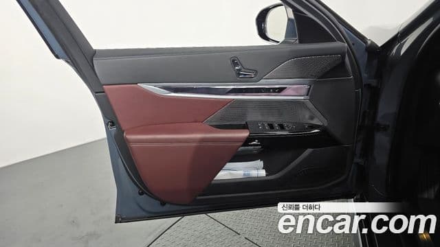 BMW 7 Series 2023 — Photo 19/35