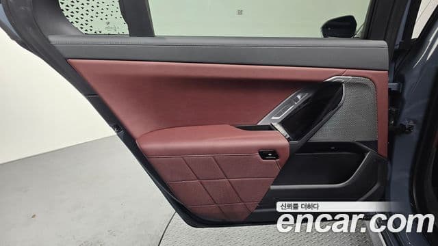 BMW 7 Series 2023 — Photo 12/35