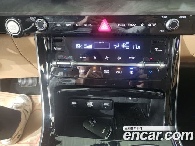 Kia Carnival 2023 — Şəkil 9/17