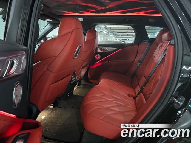 BMW XM 2023 — Фото 15/16