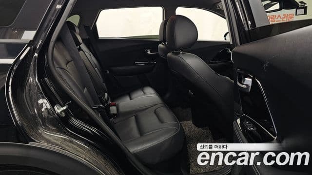 Kia Niro 2021 — фото 12 из 20