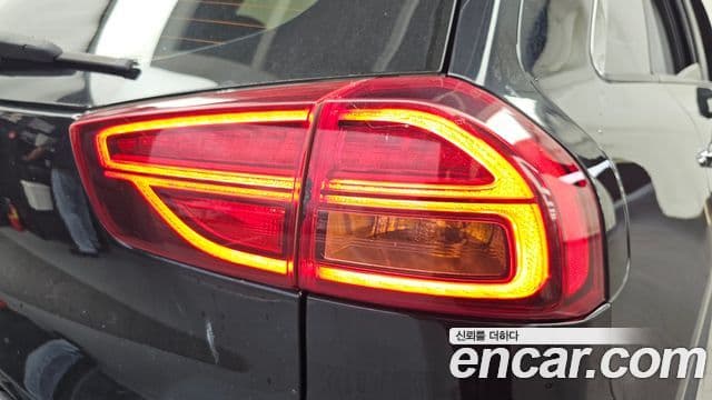 Kia Niro 2021 — ფოტო 26/34