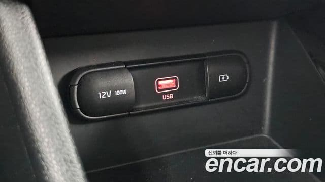 Kia Niro 2021 — ფოტო 16/34