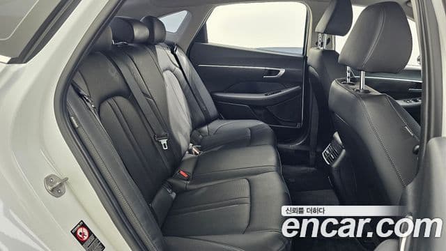 Hyundai Sonata 2023 — фото 12 из 20