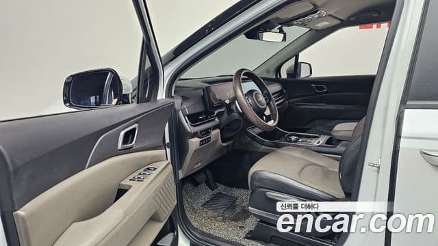 Kia Carnival 2024 — фото 10 из 20