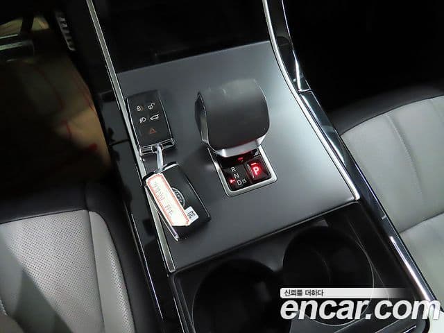 Land Rover Range Rover Evoque 2025 — ფოტო 8/20