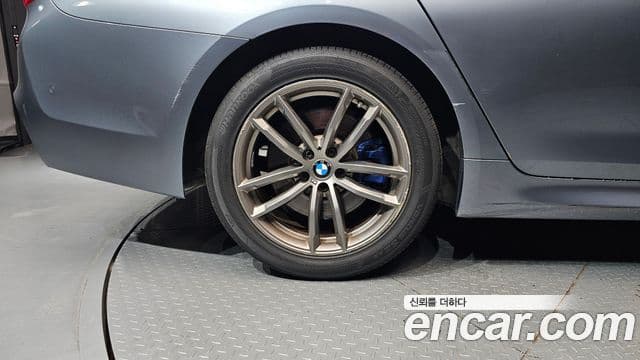 BMW 5 Series 2018 — ფოტო 5/20