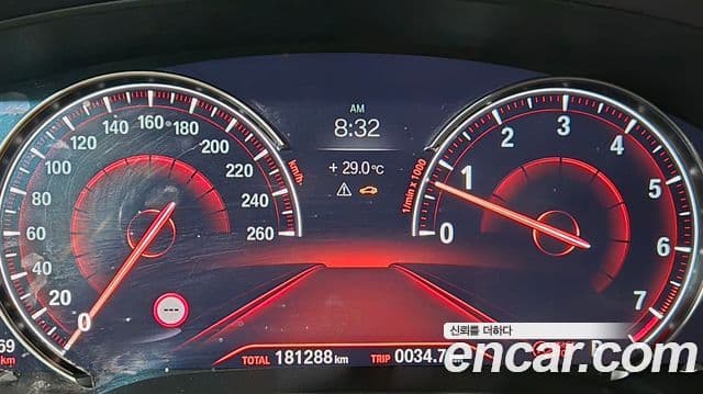 BMW 5 Series 2018 — ფოტო 8/20