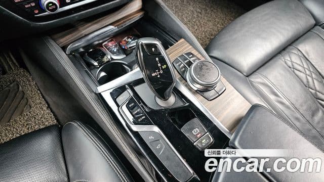 BMW 5 Series 2018 — ფოტო 9/20
