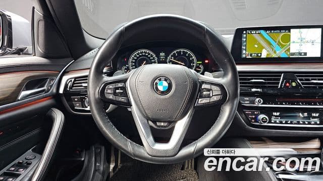 BMW 5 Series 2018 — ფოტო 12/20