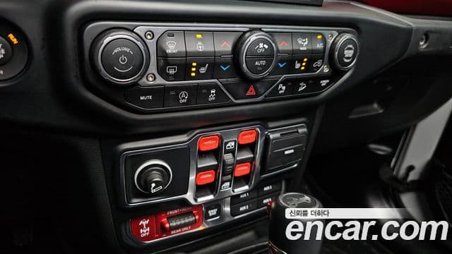 Jeep Wrangler 2019 — Şəkil 17/20