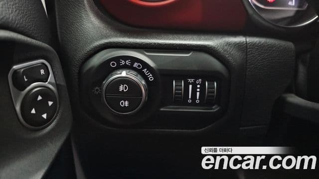 Jeep Wrangler 2019 — Şəkil 19/20