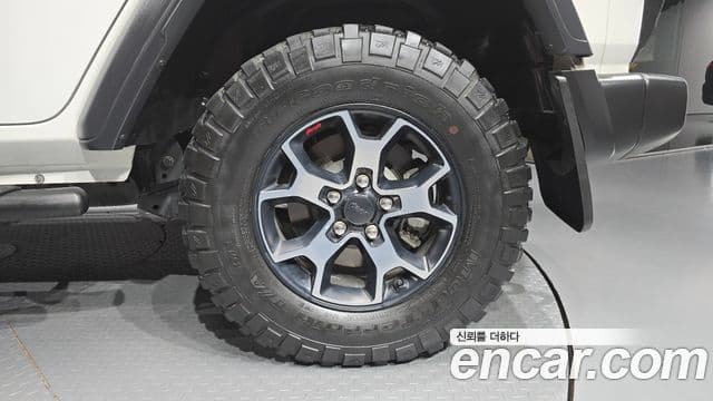 Jeep Wrangler 2019 — ფოტო 15/33