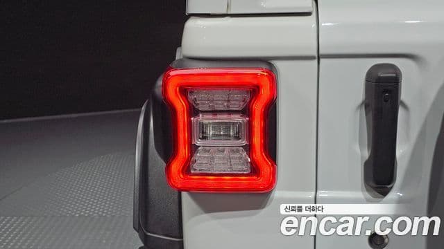 Jeep Wrangler 2019 — ფოტო 20/33