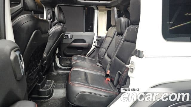 Jeep Wrangler 2019 — ფოტო 33/33